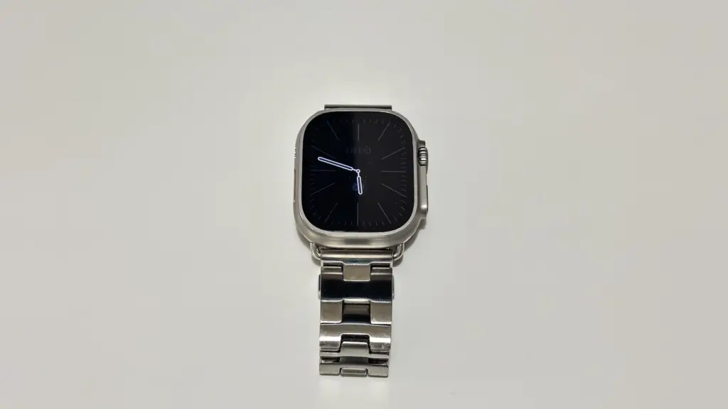 Apple Watch Ultra 2の写真。通知や健康管理に使っているガジェット