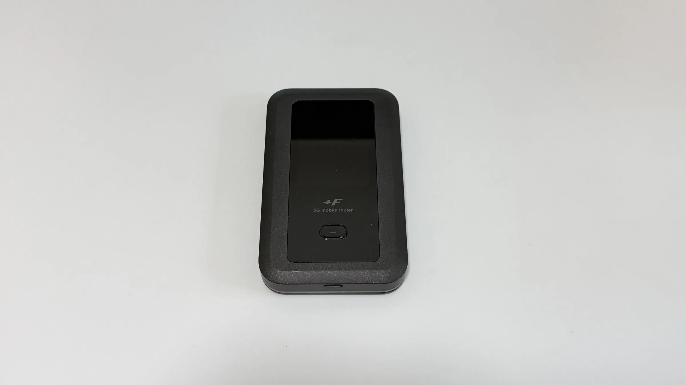 毎日持ち歩く+F FS050W 5Gモバイルルーターの写真