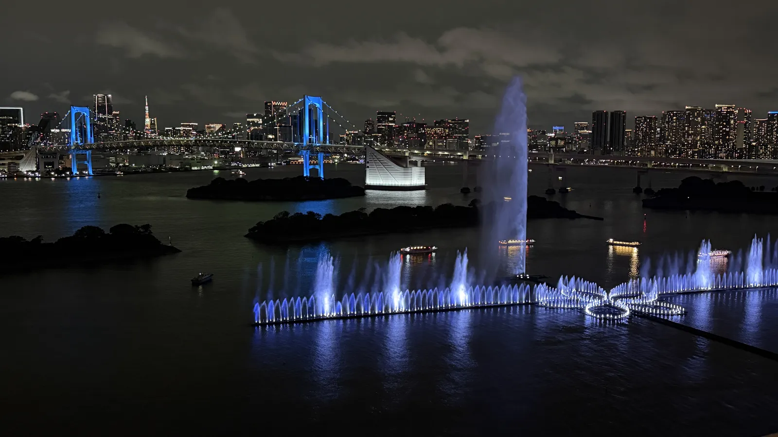 ヒルトン東京お台場の部屋から眺めた東京アクアシンフォニーの噴水ショー